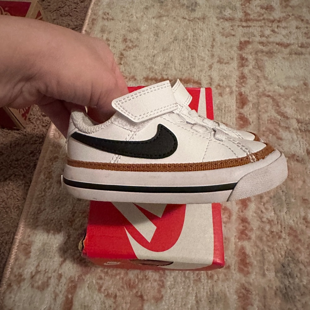 Nike court legacy